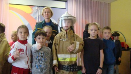 Чтобы пожаров избежать, нужно много детям знать